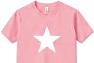 やさしい印象：ピンクTシャツ×白プリント